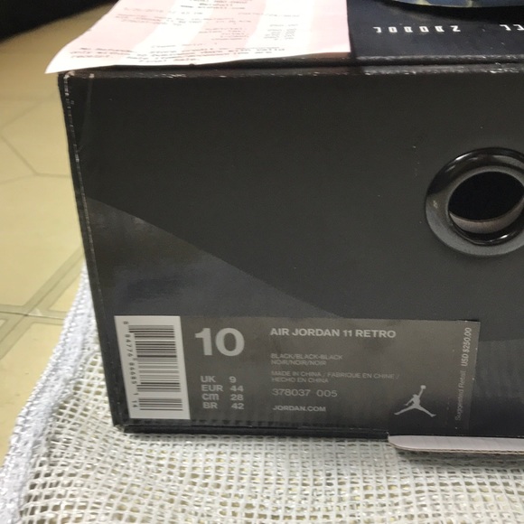 Nike Air Jordan Retro 11 - Picture 5 of 7